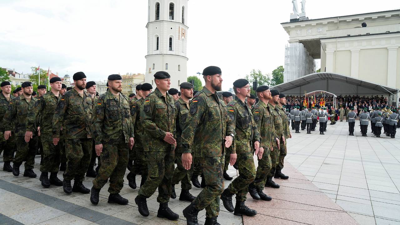 В Кремле ответили на вопрос об отправке западных военных на Украину В Кремле ответили на вопрос об отправке западных военных на Украину