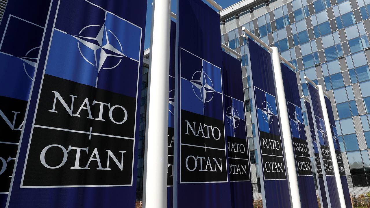 На Западе обратились с призывом к НАТО из-за конфликта на Украине На Западе обратились с призывом к НАТО из-за конфликта на Украине