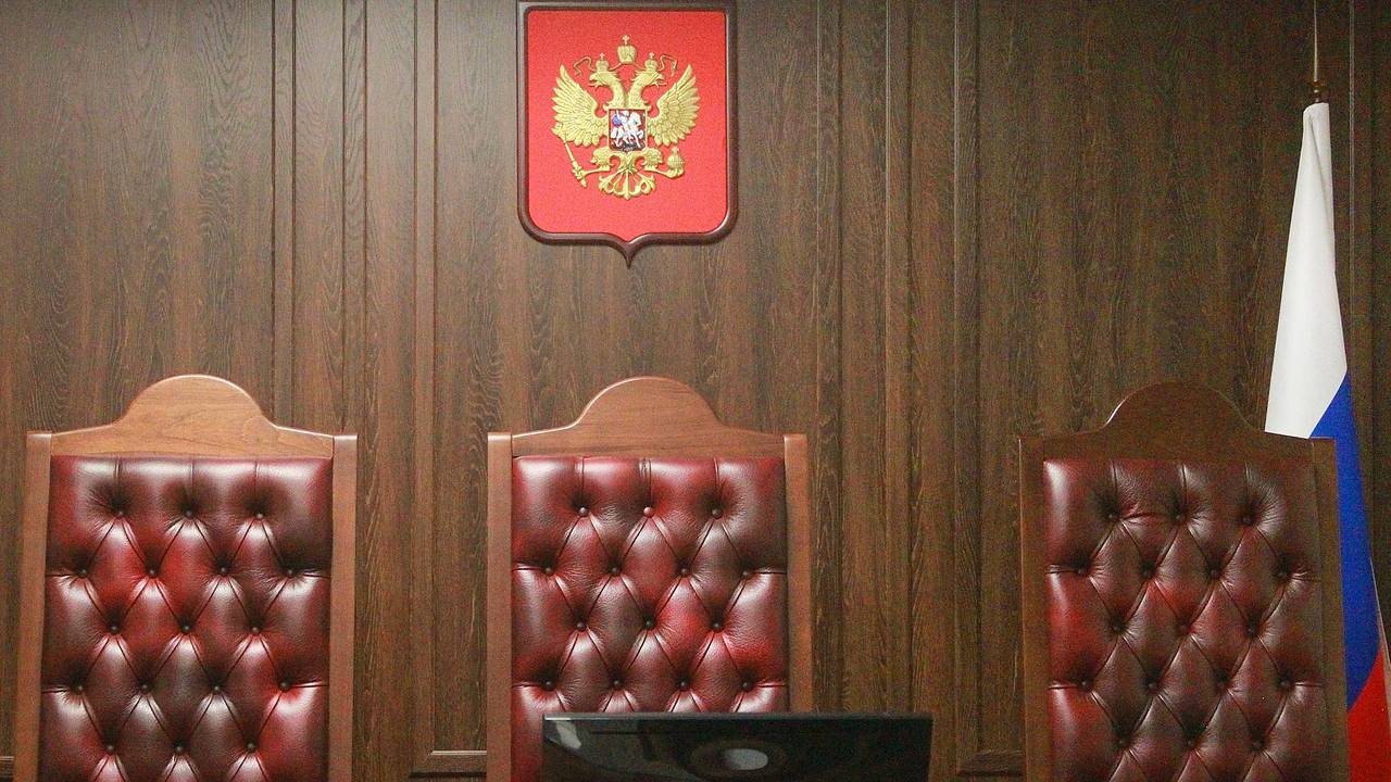 Россияне получили срок за перфоманс в камуфляже, с беспилотниками и оружием в руках Россияне получили срок за перфоманс в камуфляже, с беспилотниками и оружием в руках