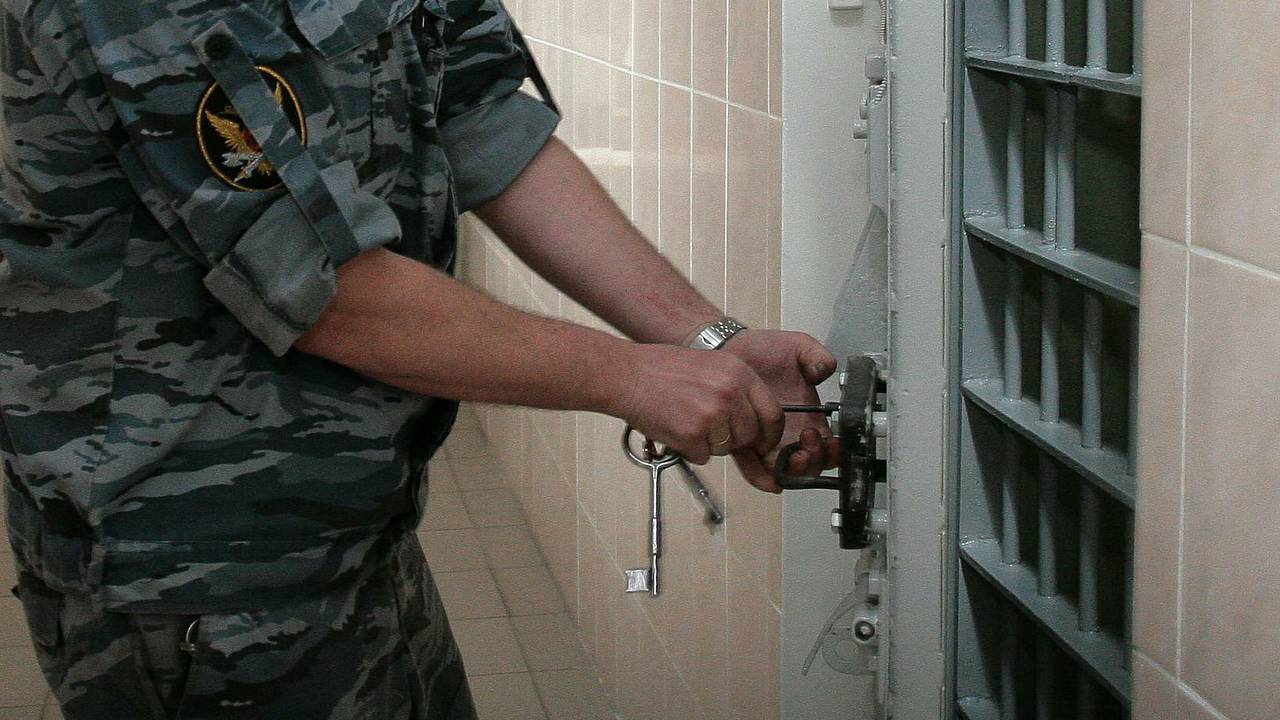 Жителя Крыма осудили за попытку выехать из страны и вступить в РДК Жителя Крыма осудили за попытку выехать из страны и вступить в РДК