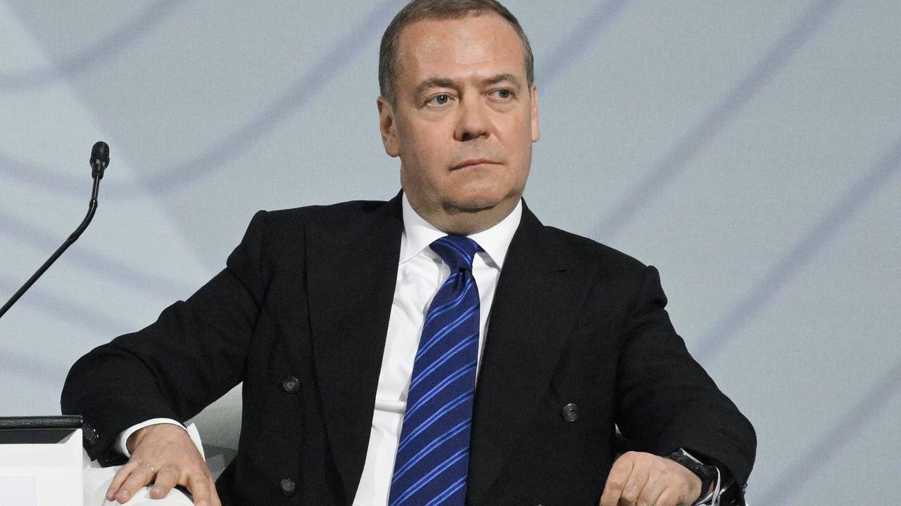 Медведев предрек крах экономики Германии Медведев предрек крах экономики Германии