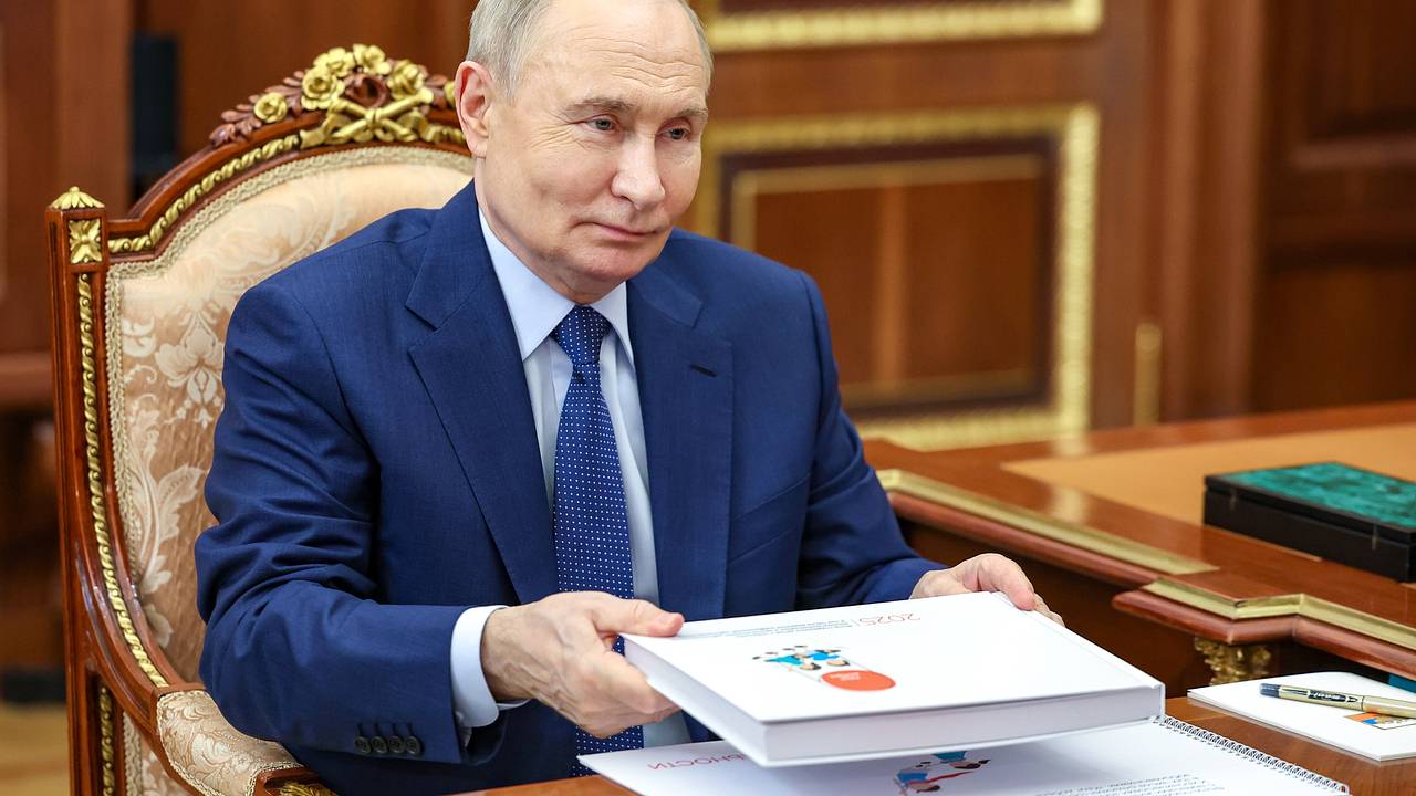 Политолог назвал меры по поддержке семей с детьми главной ценностью политики Путина Политолог назвал меры по поддержке семей с детьми главной ценностью политики Путина
