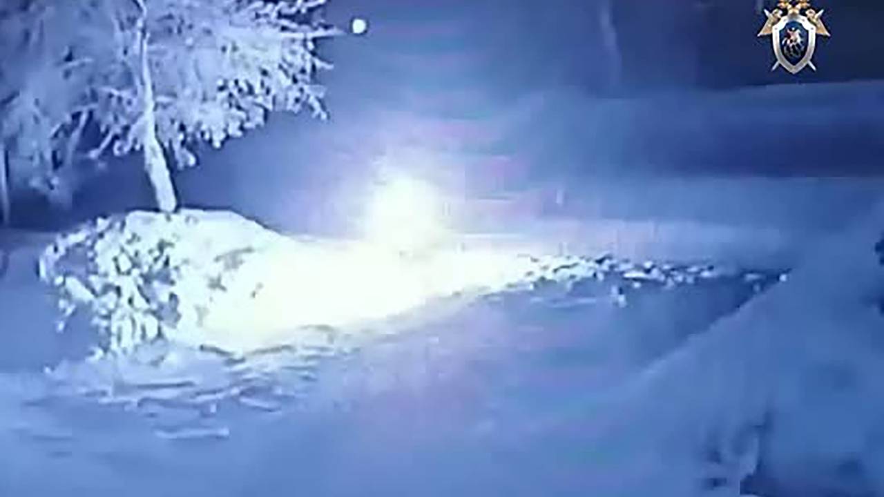 Момент одного из первых после начала СВО поджогов военкомата попал на видео