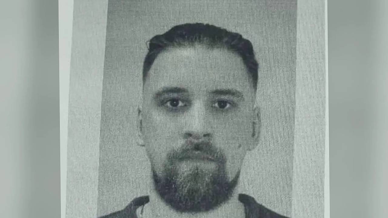 Стали известны подробности о причастном к атаке на военный аэродром под Иркутском. Он владел фурами, с которых вылетали дроны Стали известны подробности о причастном к атаке на военный аэродром под Иркутском. Он владел фурами, с которых вылетали дроны
