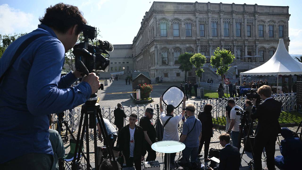 Российская делегация отправилась к месту переговоров в Стамбуле