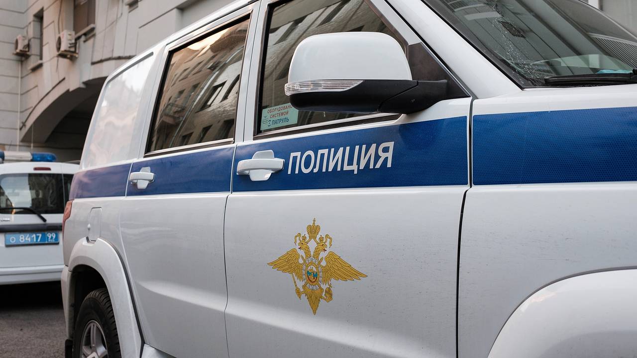 Мигрант-нелегал увел ребенка с детской площадки в Петербурге и заманил к себе в квартиру Мигрант-нелегал увел ребенка с детской площадки в Петербурге и заманил к себе в квартиру
