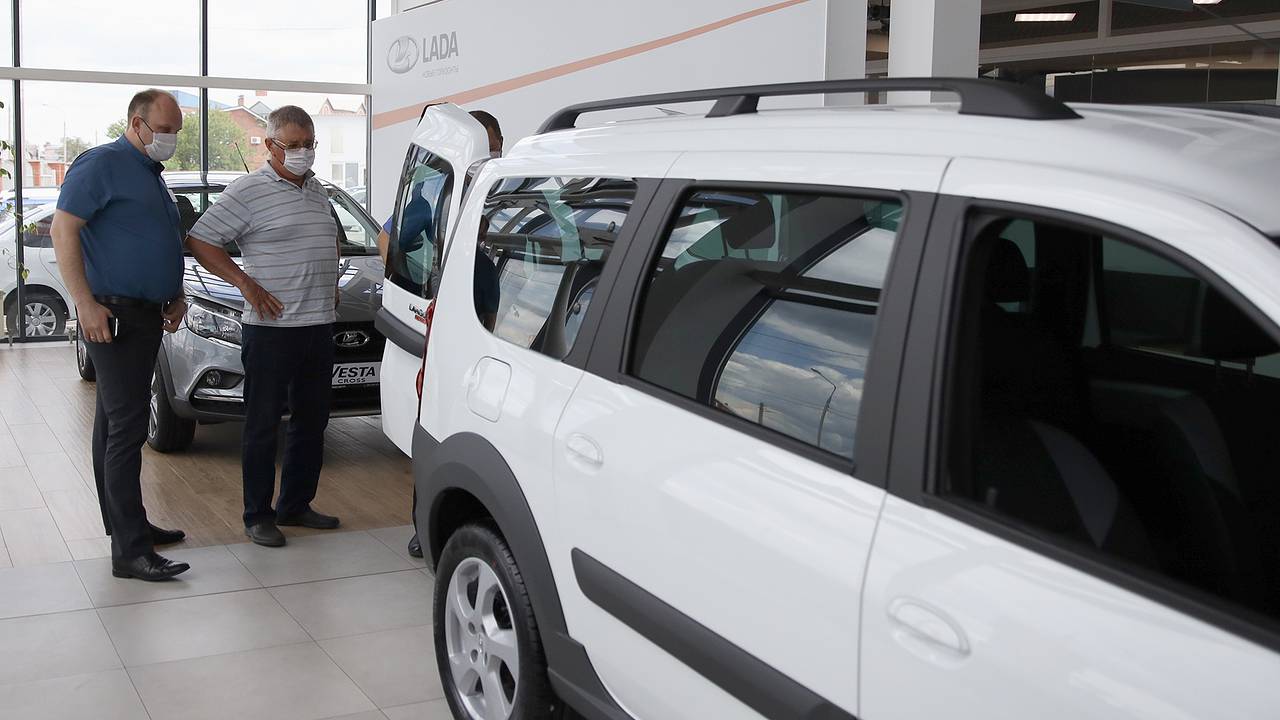 Упали продажи российской марки автомобилей Упали продажи российской марки автомобилей