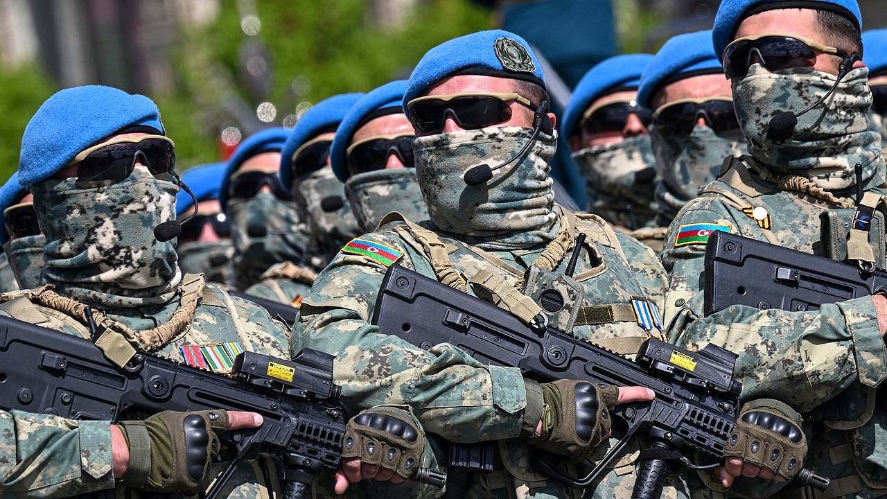 Азербайджан принял участие в военных учениях НАТО Азербайджан принял участие в военных учениях НАТО