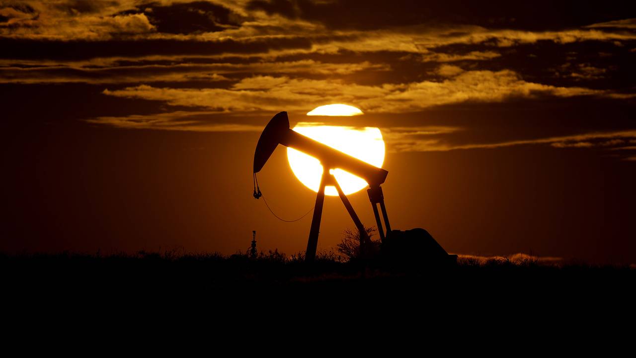 Нефтегазовые доходы России резко упали Нефтегазовые доходы России резко упали