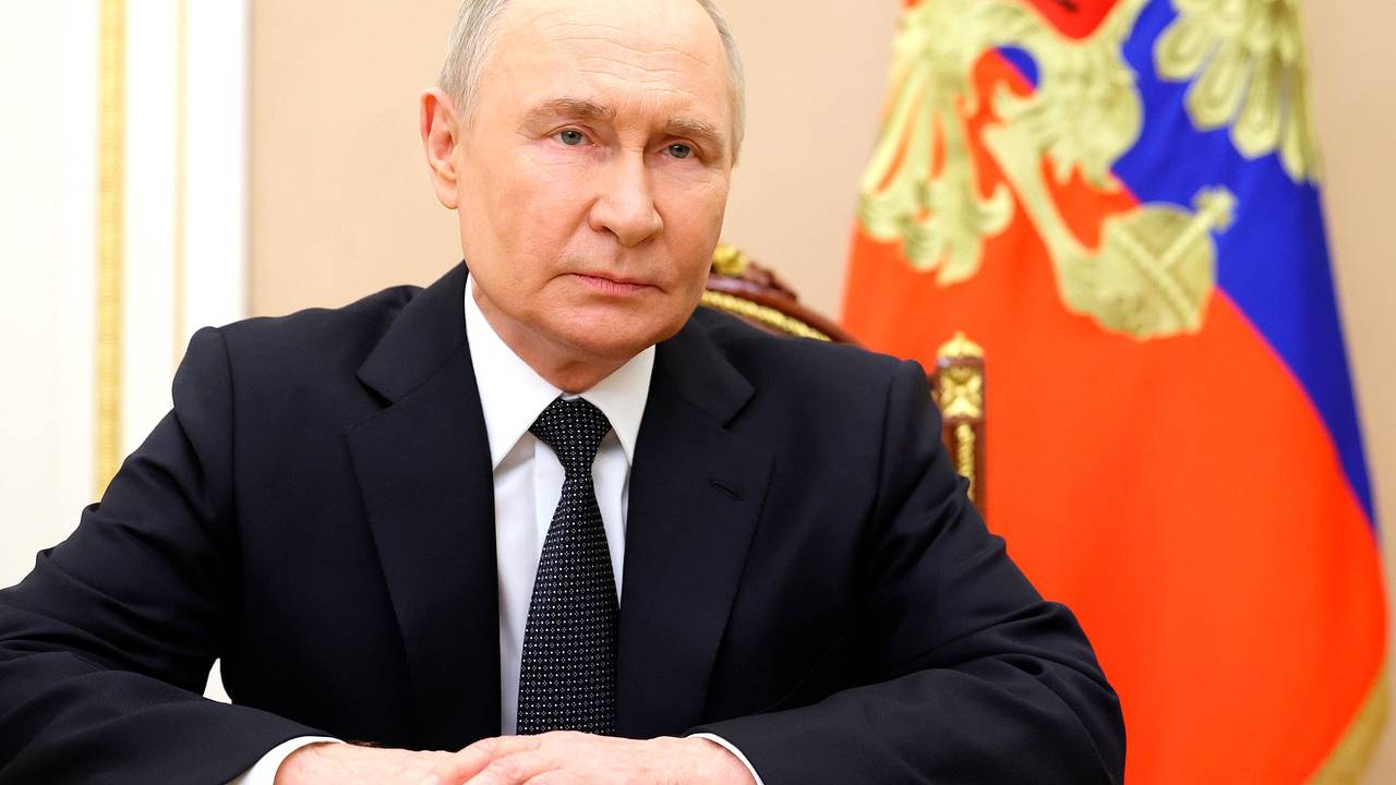 «Кто вообще ведет переговоры с террористами?» Путин резко высказался о возможной встрече с Зеленским «Кто вообще ведет переговоры с террористами?» Путин резко высказался о возможной встрече с Зеленским