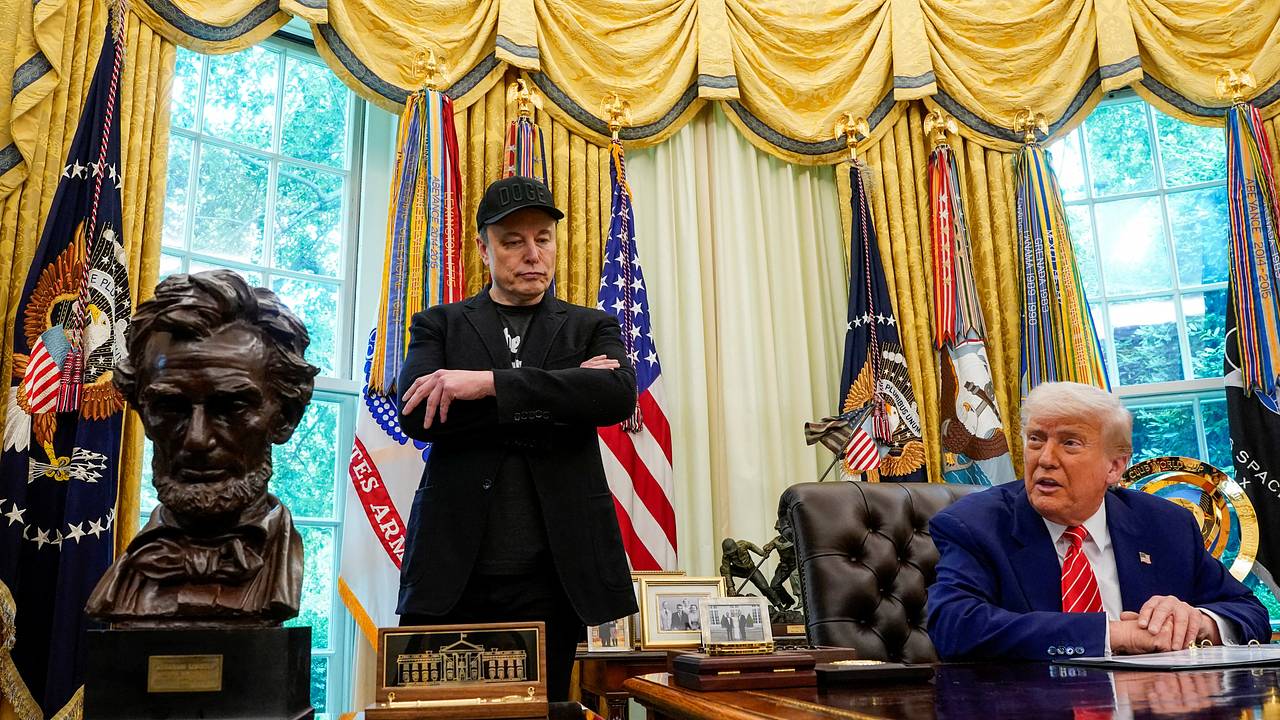 «Он сошел с ума!» Маск и Трамп публично поссорились. Миллиардер заявил, что президент фигурирует в деле о педофилии «Он сошел с ума!» Маск и Трамп публично поссорились. Миллиардер заявил, что президент фигурирует в деле о педофилии