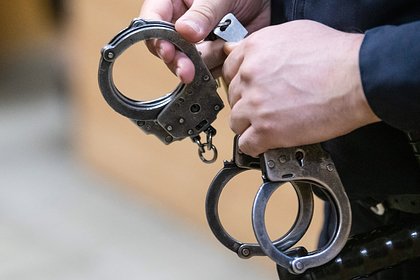 Россиянин получил удары ножом на детской площадке Россиянин получил удары ножом на детской площадке