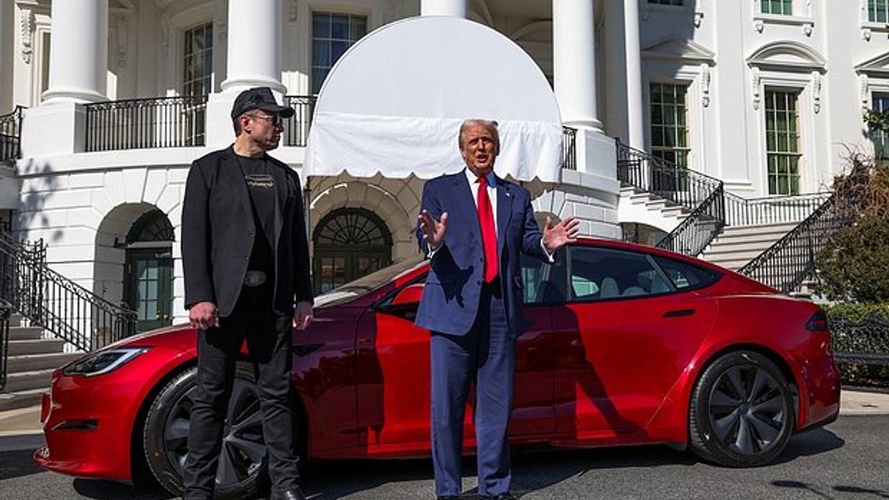 В США заявили о возможных проблемах Маска в бизнесе из-за конфликта с Трампом В США заявили о возможных проблемах Маска в бизнесе из-за конфликта с Трампом
