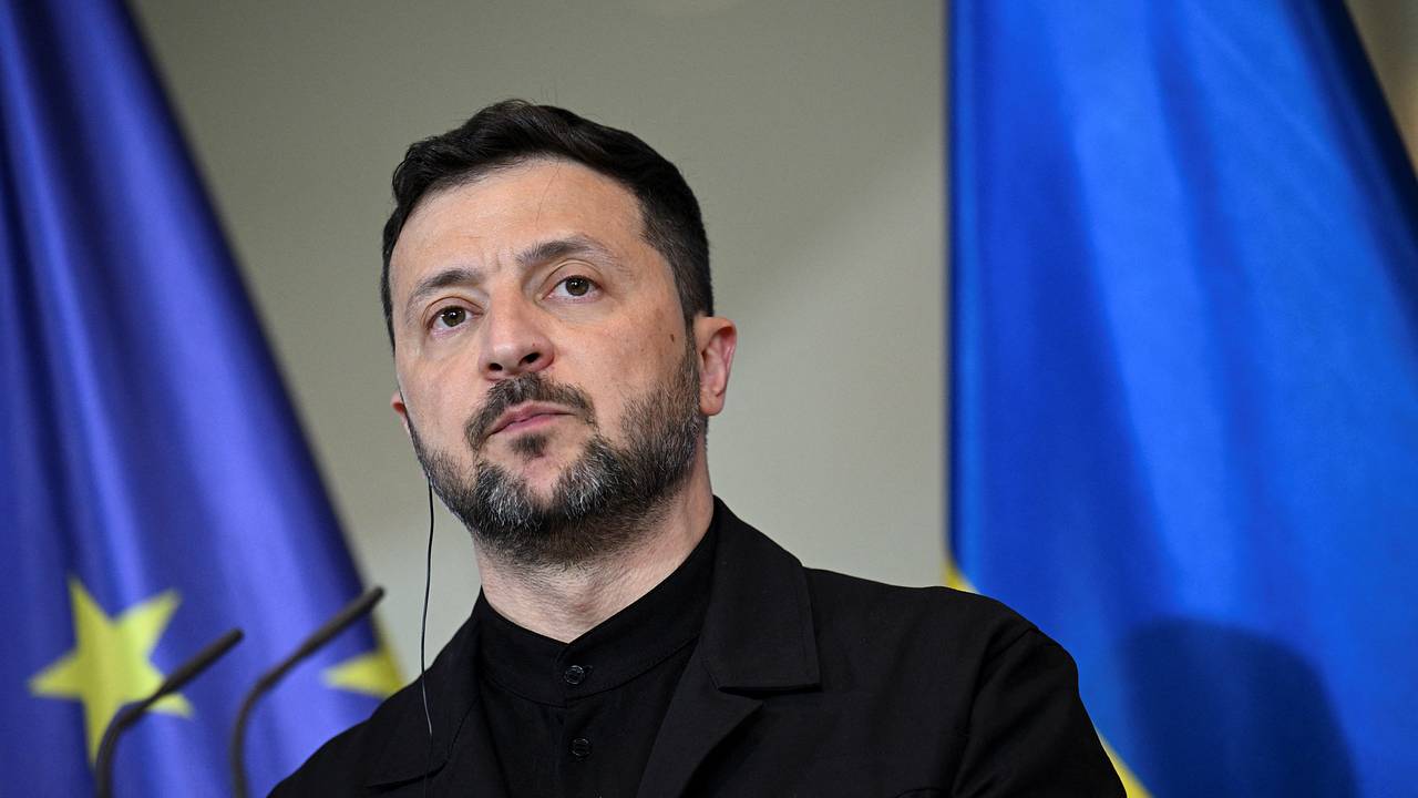 На Западе выразили недовольство Зеленским из-за переговоров с Россией На Западе выразили недовольство Зеленским из-за переговоров с Россией