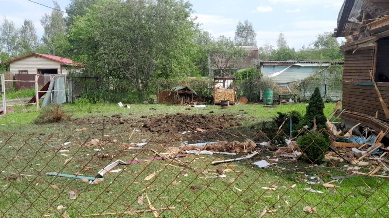 Женщина пострадала после сбития дрона в Подмосковье Женщина пострадала после сбития дрона в Подмосковье