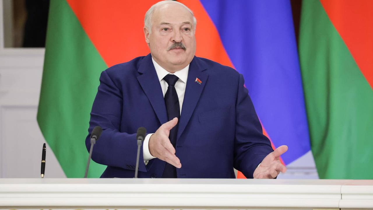 Лукашенко пообещал обеспечить Калининград картофелем Лукашенко пообещал обеспечить Калининград картофелем