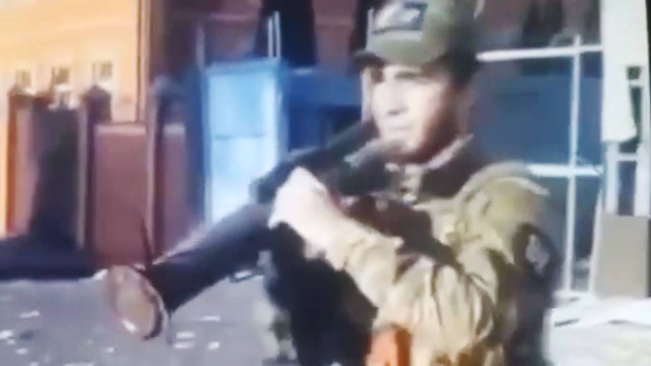 Российский солдат обстрелял дом в Судже, целясь в направлении храма. Хинштейн заявил, что военный «ответит на другом суде» Российский солдат обстрелял дом в Судже, целясь в направлении храма. Хинштейн заявил, что военный «ответит на другом суде»