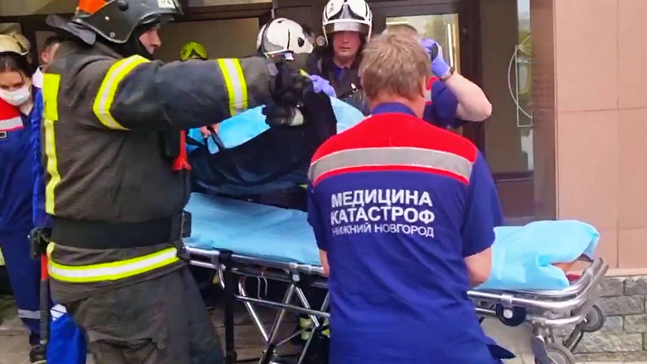 Российские врачи успешно провели операцию в горящей клинике Российские врачи успешно провели операцию в горящей клинике