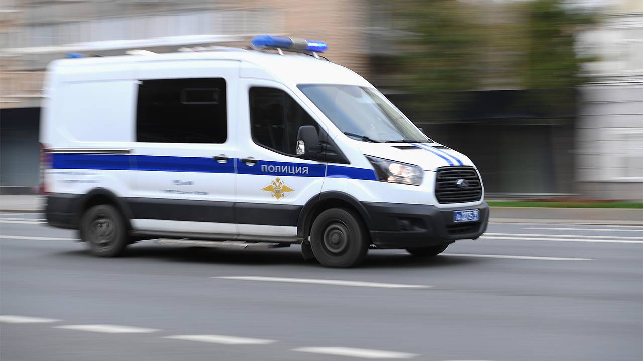 В Подмосковье задержали несколько десятков мигрантов после массовой драки В Подмосковье задержали несколько десятков мигрантов после массовой драки