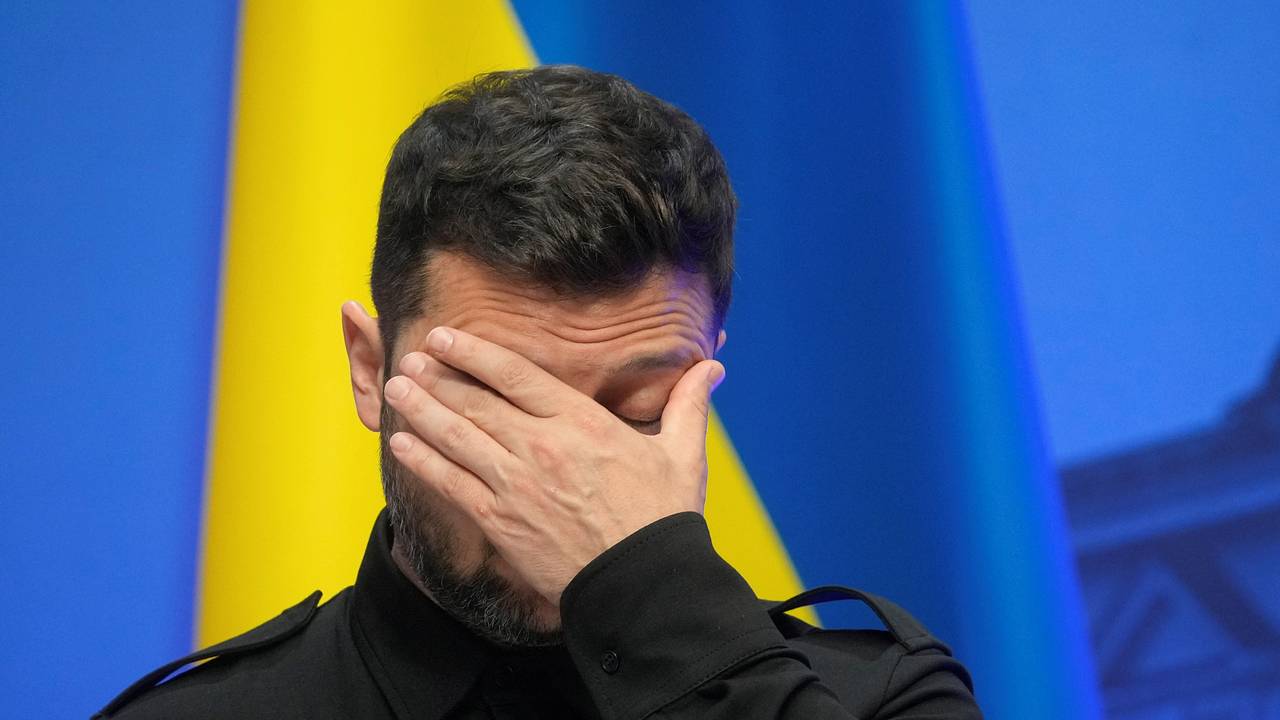 Зеленский сравнил себя с Черчиллем Зеленский сравнил себя с Черчиллем