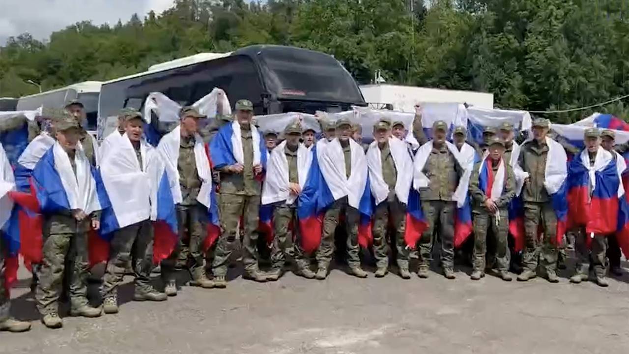 Вернувшихся из плена российских бойцов сняли на видео Вернувшихся из плена российских бойцов сняли на видео