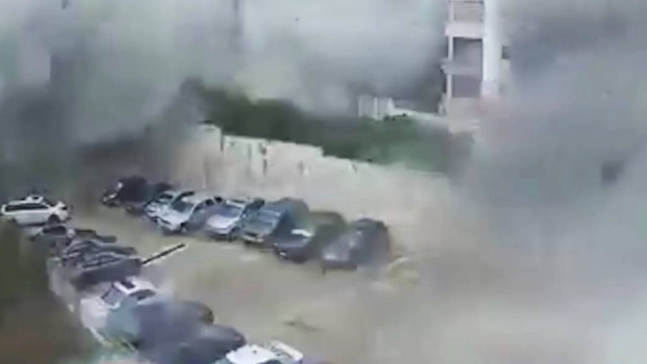 Момент удара иранской ракеты по израильскому городу попал на видео Момент удара иранской ракеты по израильскому городу попал на видео