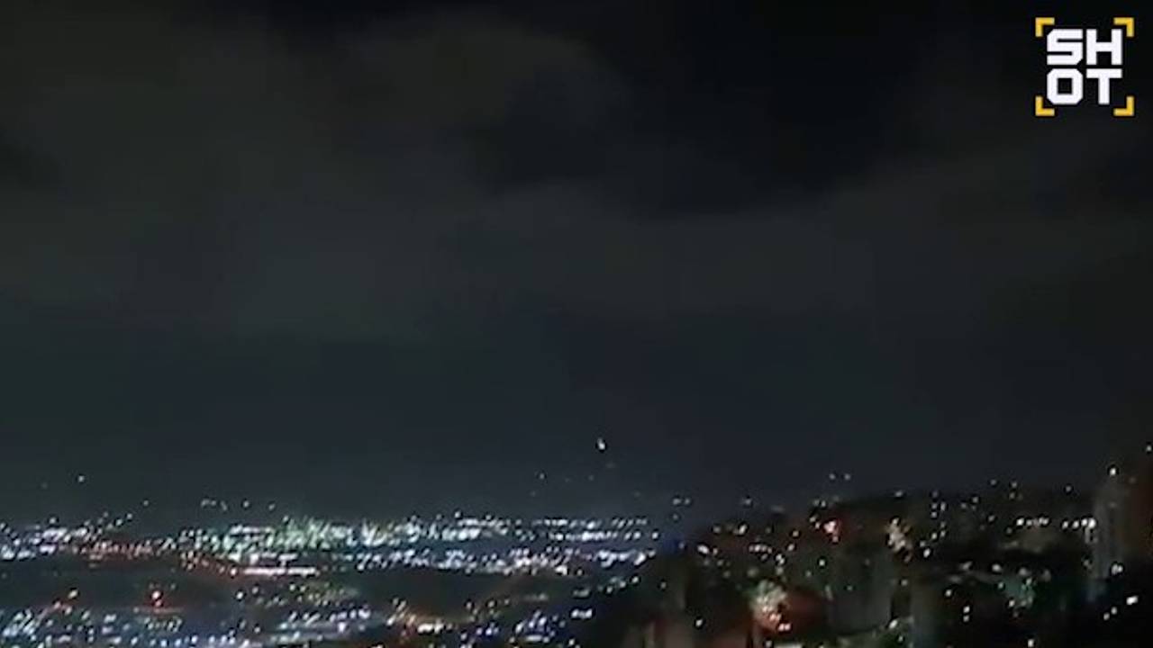 Момент попадания иранской ракеты по электростанции в Хайфе попал на видео Момент попадания иранской ракеты по электростанции в Хайфе попал на видео