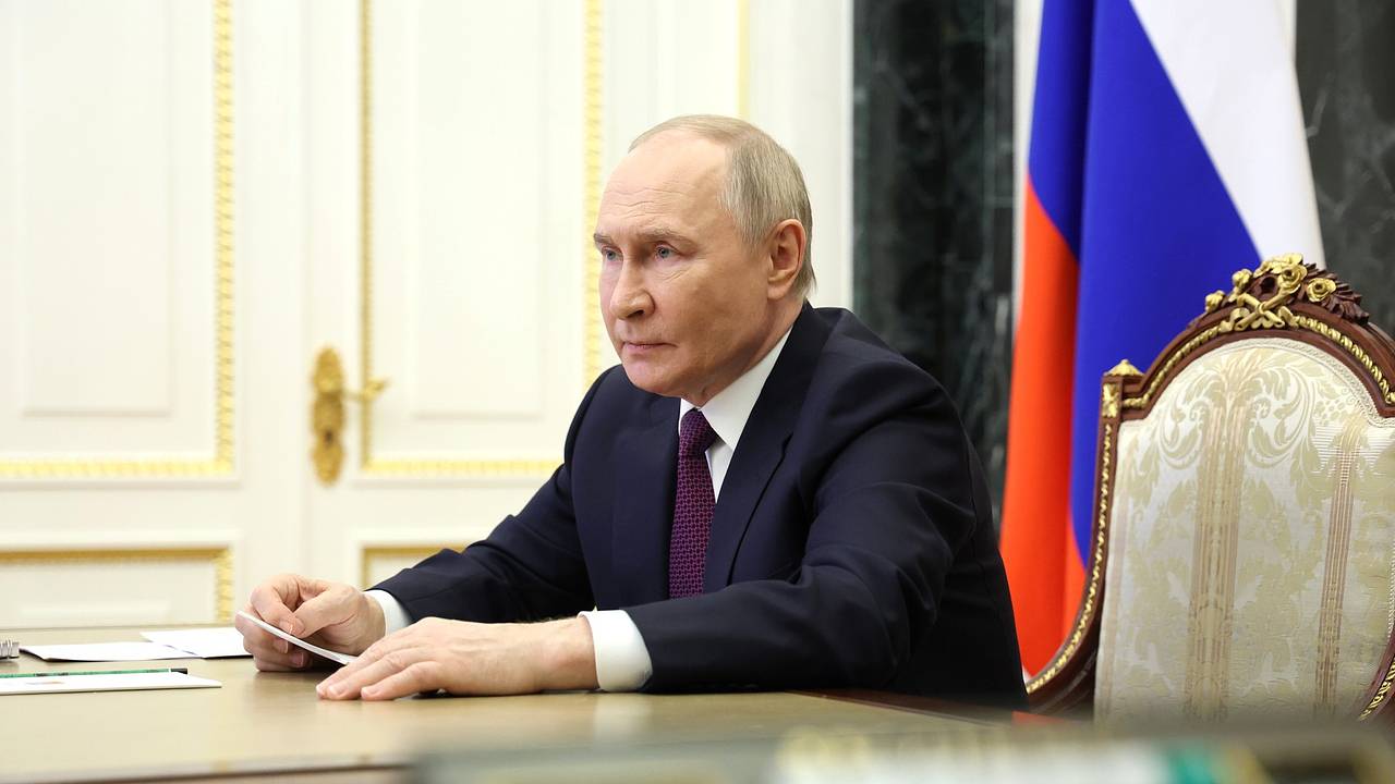Путин поручил ввести новую должность в российских школах Путин поручил ввести новую должность в российских школах