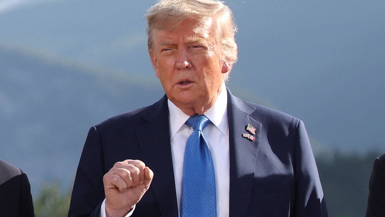 Трамп порассуждал о новых санкциях Запада против России. За ночь прозвучало два противоположных утверждения Трамп порассуждал о новых санкциях Запада против России. За ночь прозвучало два противоположных утверждения