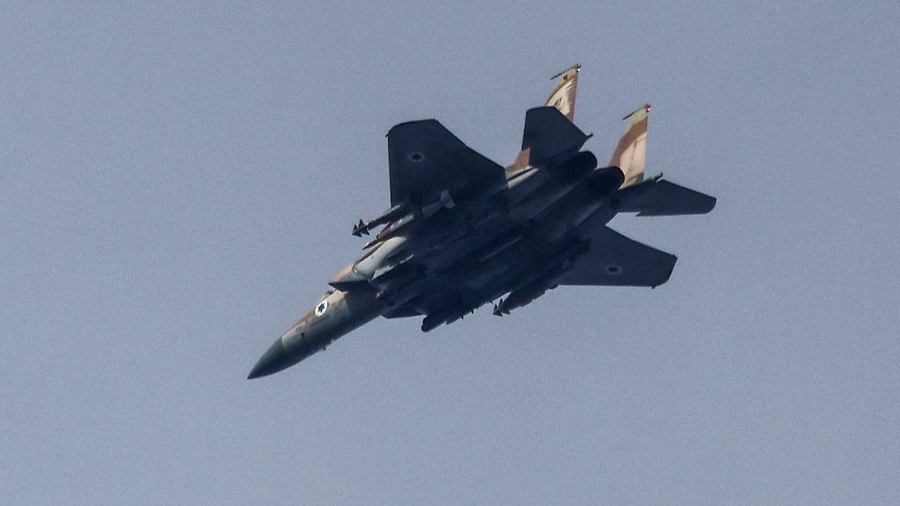 Израиль нанес серию новых ударов по военным объектам Ирана Израиль нанес серию новых ударов по военным объектам Ирана