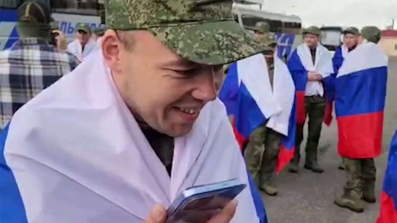 Прилетевшие в Подмосковье бывшие военнопленные солдаты попали на видео