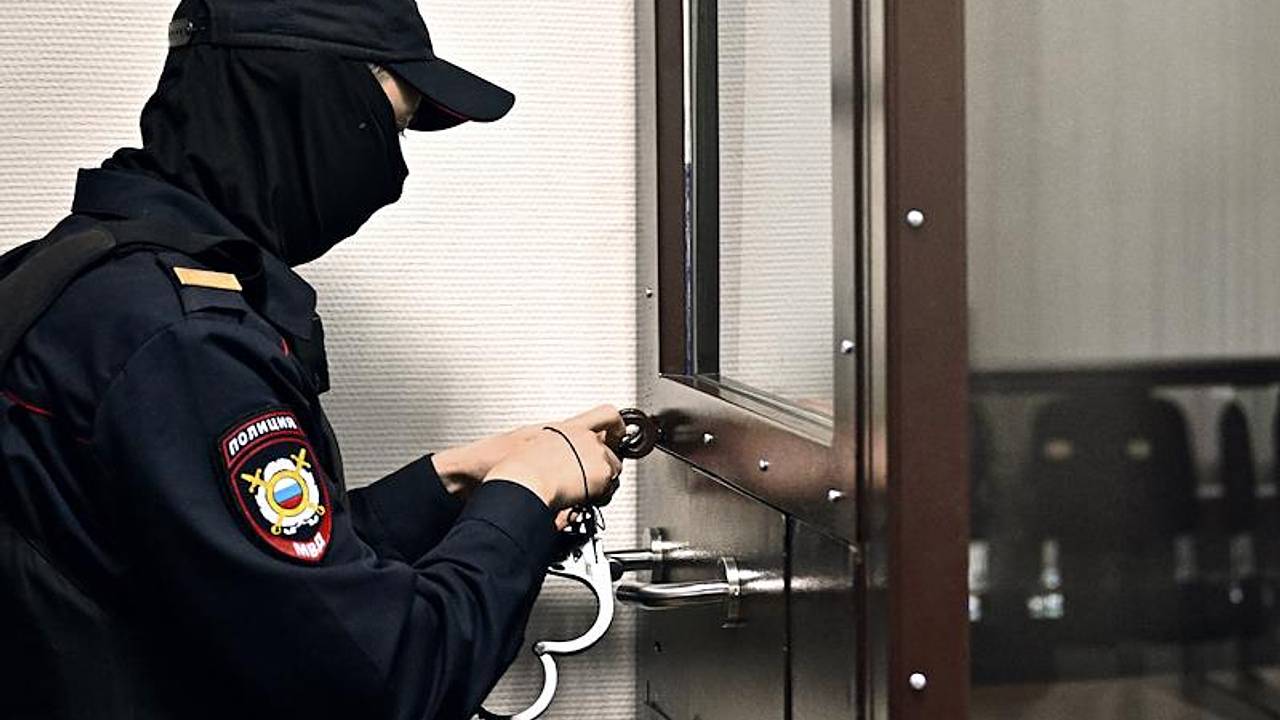 Обвиняемому в организации ОПГ бывшему сотруднику Следственного комитета вынесли приговор
