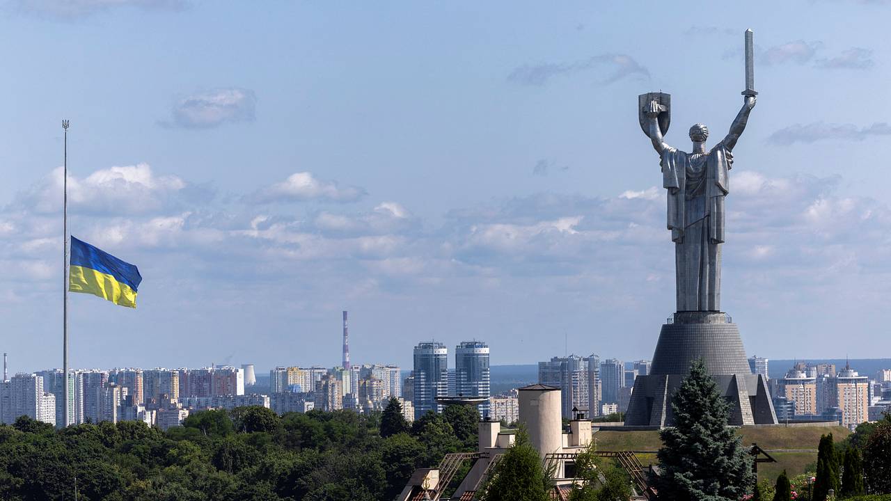 В Киеве прошел самый масштабный митинг с начала СВО. Чем оказались недовольны украинцы? В Киеве прошел самый масштабный митинг с начала СВО. Чем оказались недовольны украинцы?