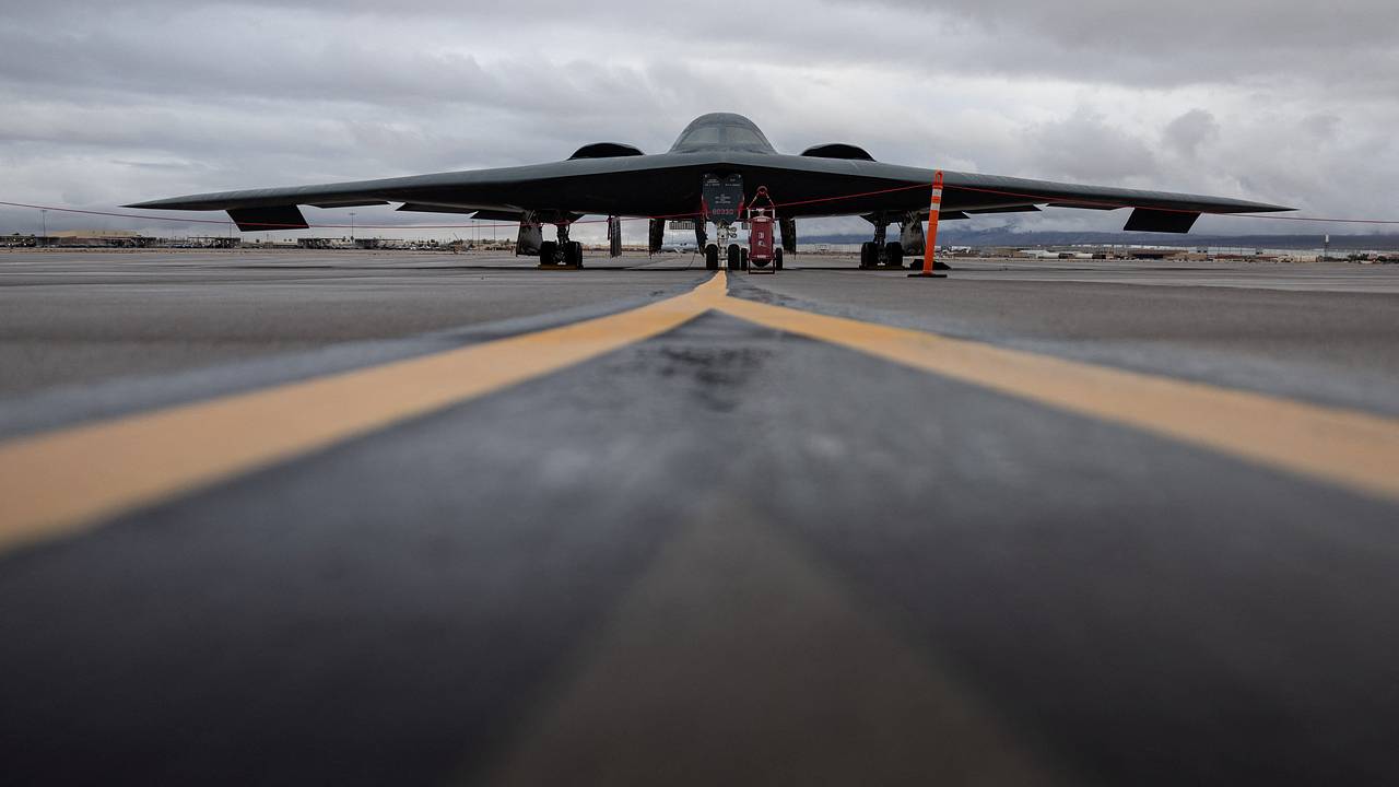 В США рассказали о 30-часовом перелете носителя «уничтожителя бункеров» для удара по Ирану В США рассказали о 30-часовом перелете носителя «уничтожителя бункеров» для удара по Ирану