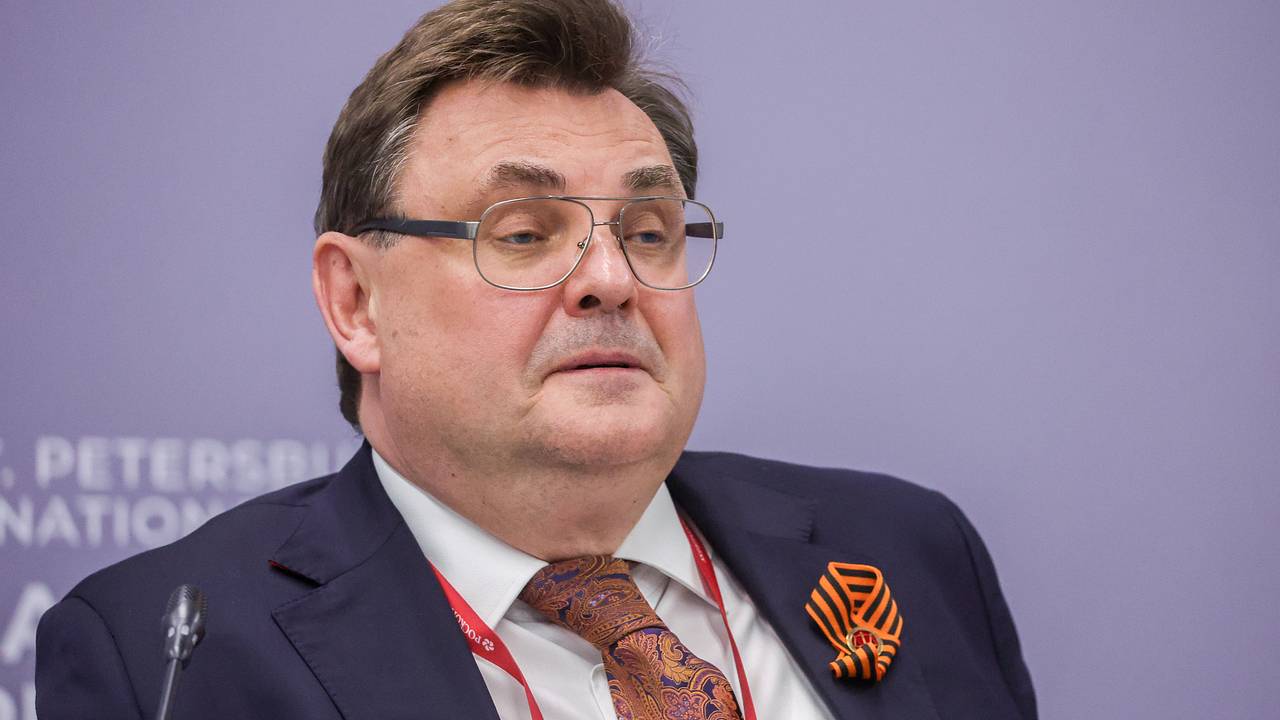 Глава Минюста предложил ввести «вправляющего мозги» медиатора для разводящихся пар России Глава Минюста предложил ввести «вправляющего мозги» медиатора для разводящихся пар России