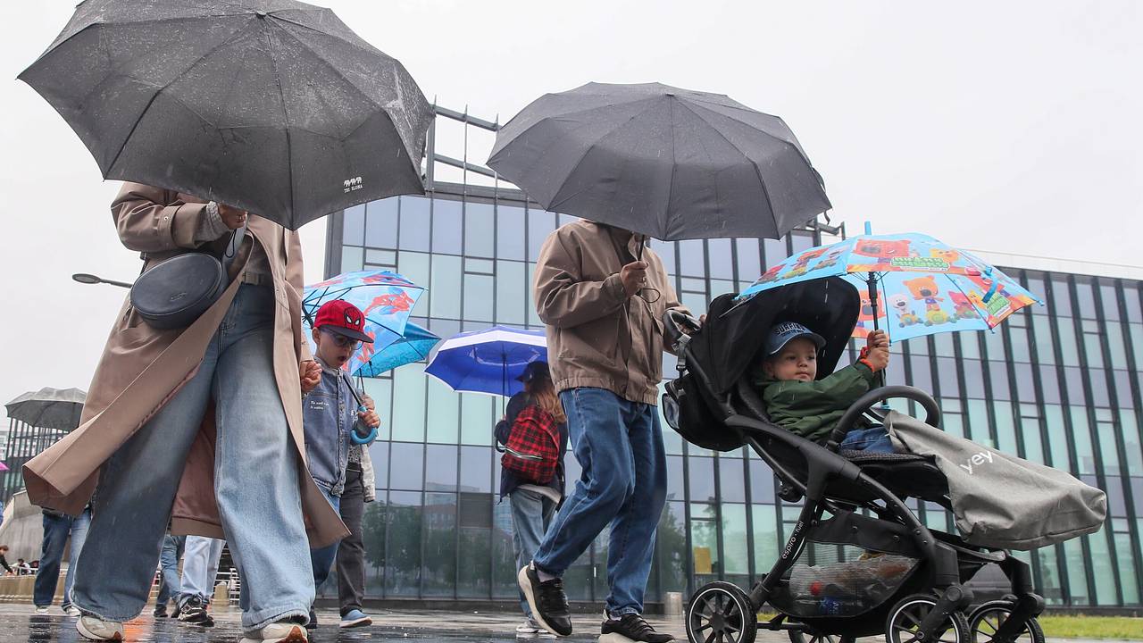 Москвичам посоветовали не ждать жары Москвичам посоветовали не ждать жары