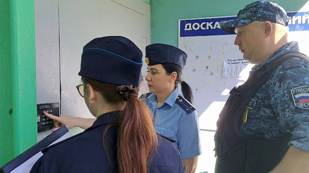 Россиянка превратила квартиру в свалку и попала под суд Россиянка превратила квартиру в свалку и попала под суд