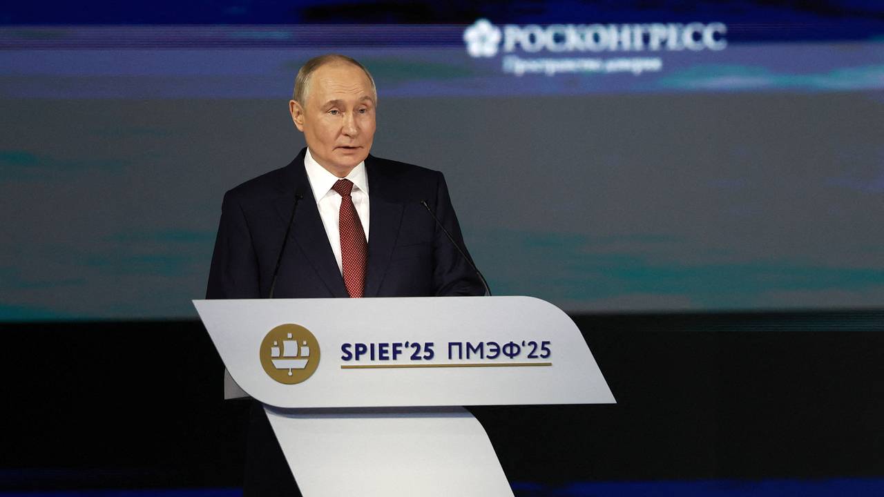 Президент заявил о продолжении выстраивания с БРИКС независимой платежной инфраструктуры Президент заявил о продолжении выстраивания с БРИКС независимой платежной инфраструктуры