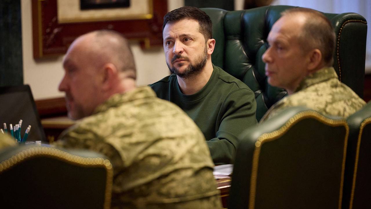 Критиковавшего Зеленского генерала ВСУ уволили Критиковавшего Зеленского генерала ВСУ уволили