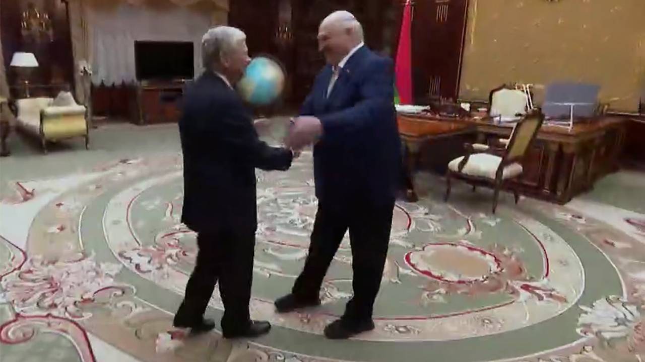 Лукашенко встретил посетившую Минск делегацию США во главе с Келлогом фразой «Какие люди!» Лукашенко встретил посетившую Минск делегацию США во главе с Келлогом фразой «Какие люди!»