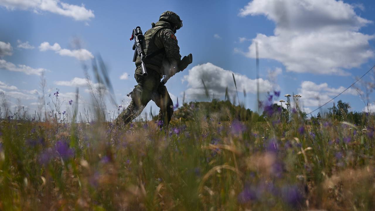 Российский военный под огнем восстановил линию связи и помог уничтожить опорный пункт ВСУ Российский военный под огнем восстановил линию связи и помог уничтожить опорный пункт ВСУ