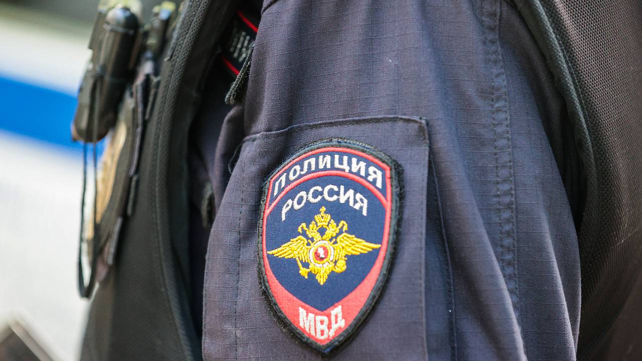 Двое российских полицейских легализовали 50 тысяч иностранцев Двое российских полицейских легализовали 50 тысяч иностранцев