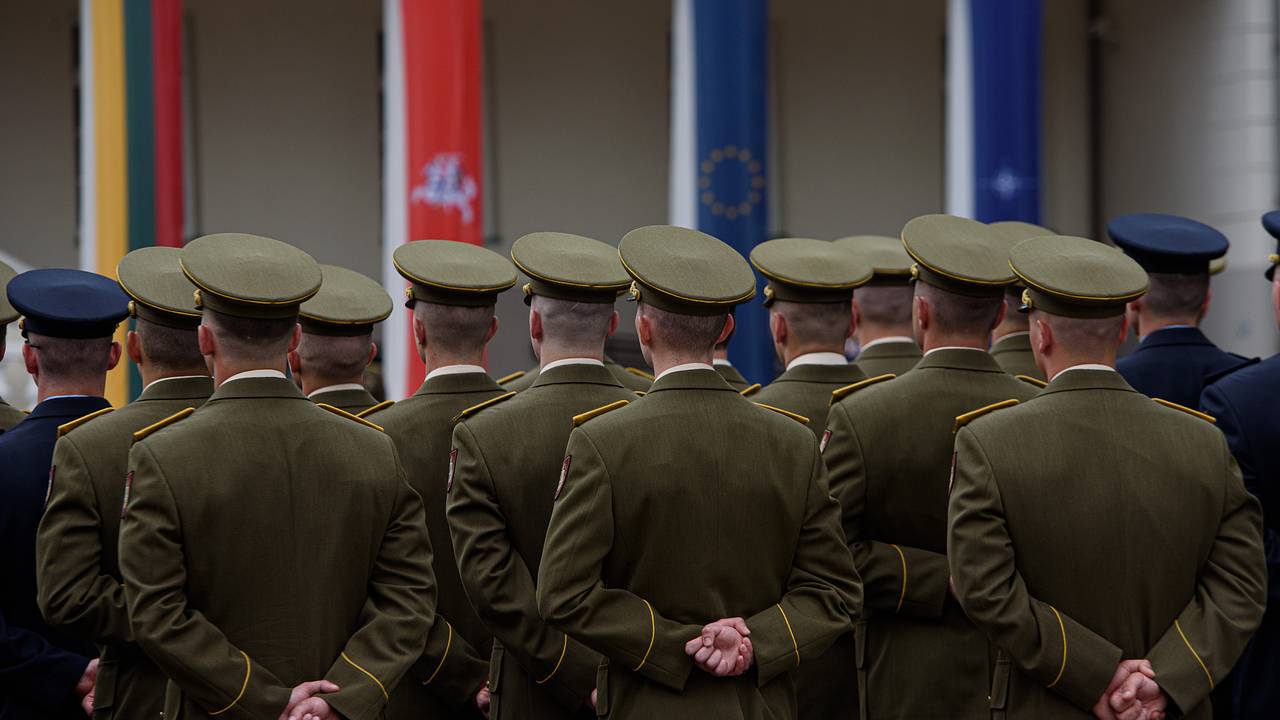 Политолог назвал срок уничтожения армии Литвы в случае войны с Россией Политолог назвал срок уничтожения армии Литвы в случае войны с Россией