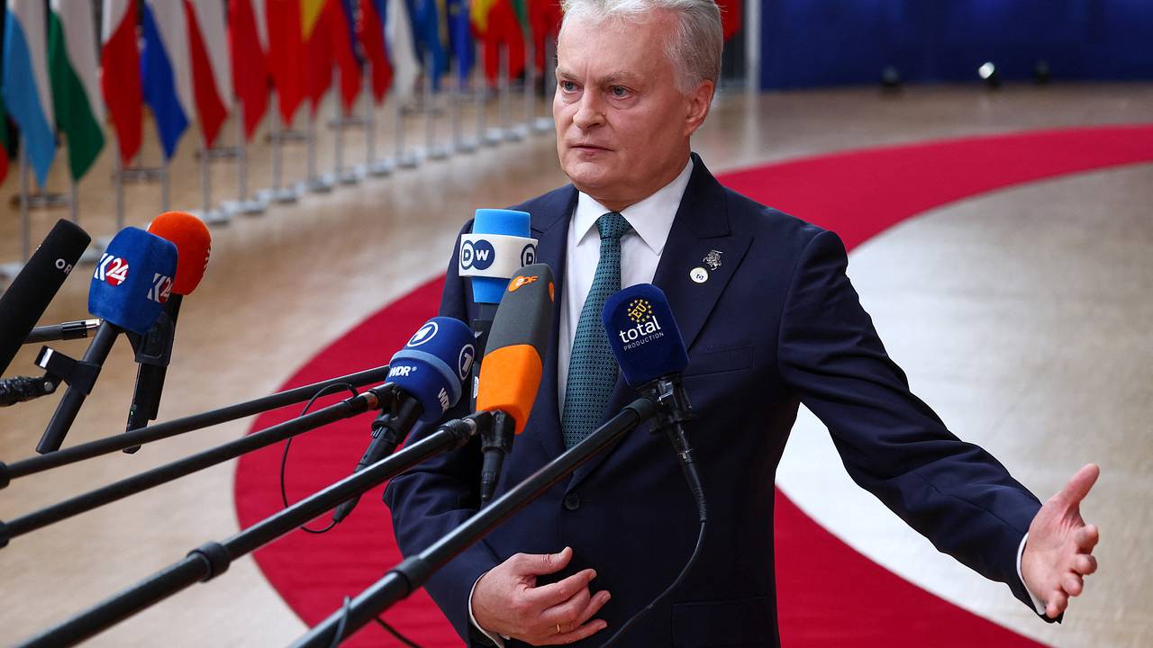 Президент Литвы описал перспективы конфликта на Украине фразой «свет в конце туннеля» Президент Литвы описал перспективы конфликта на Украине фразой «свет в конце туннеля»