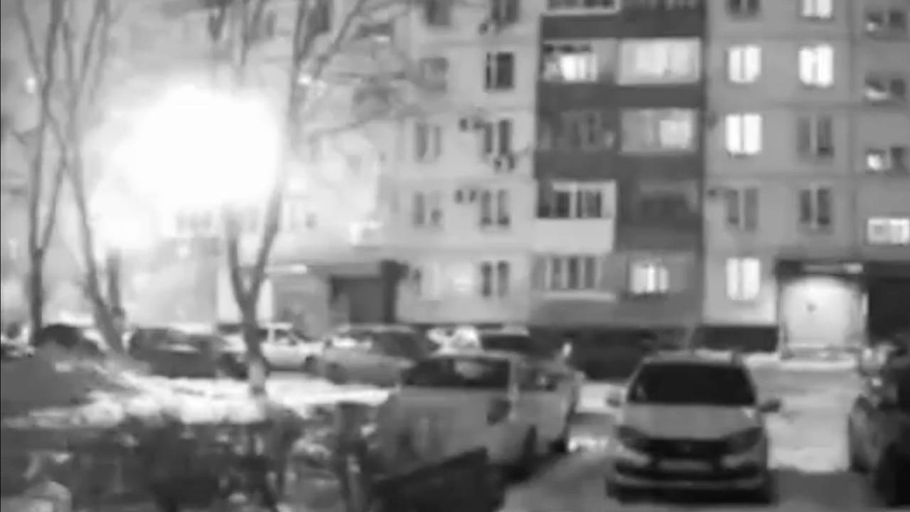 Фейерверк залетел на балкон российской многоэтажки и вызвал пожар