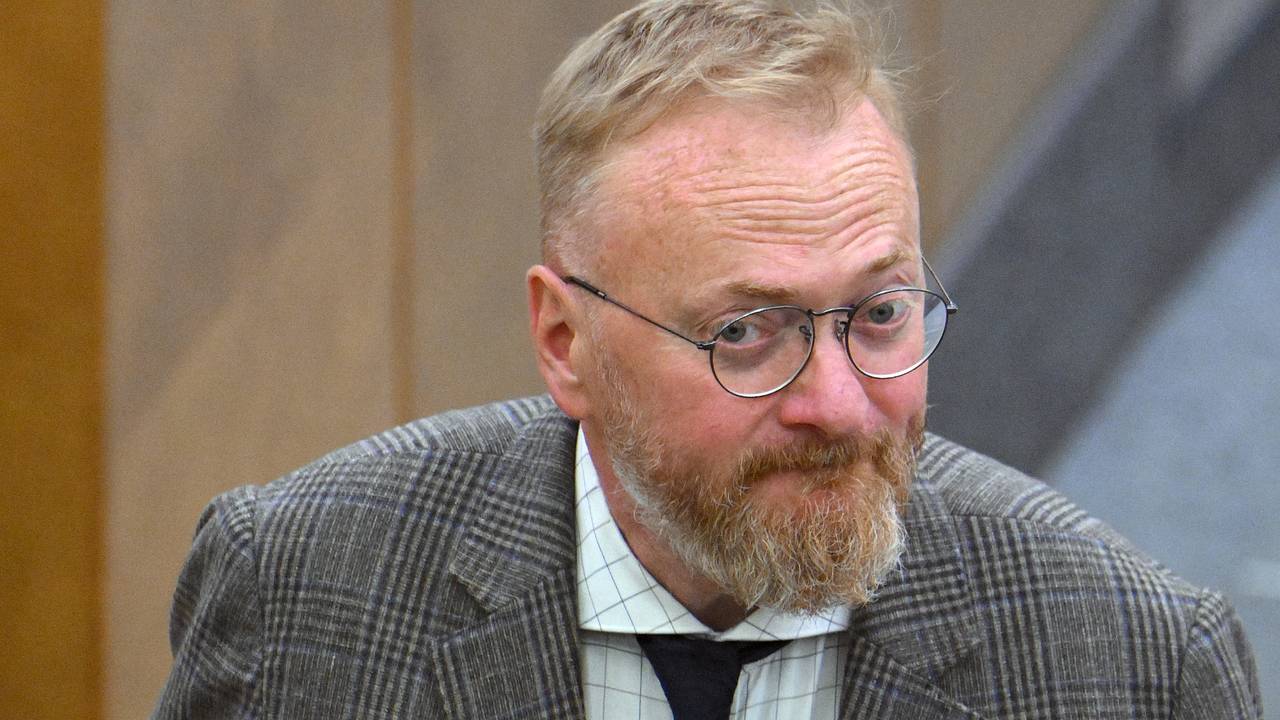 Милонов устроил новогодний рейд по борделям