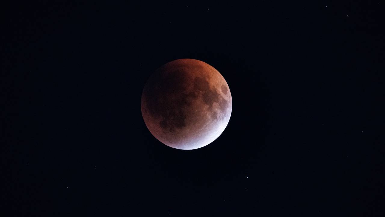 Россиянам напомнили о двух затмениях в 2026 году Россиянам напомнили о двух затмениях в 2026 году