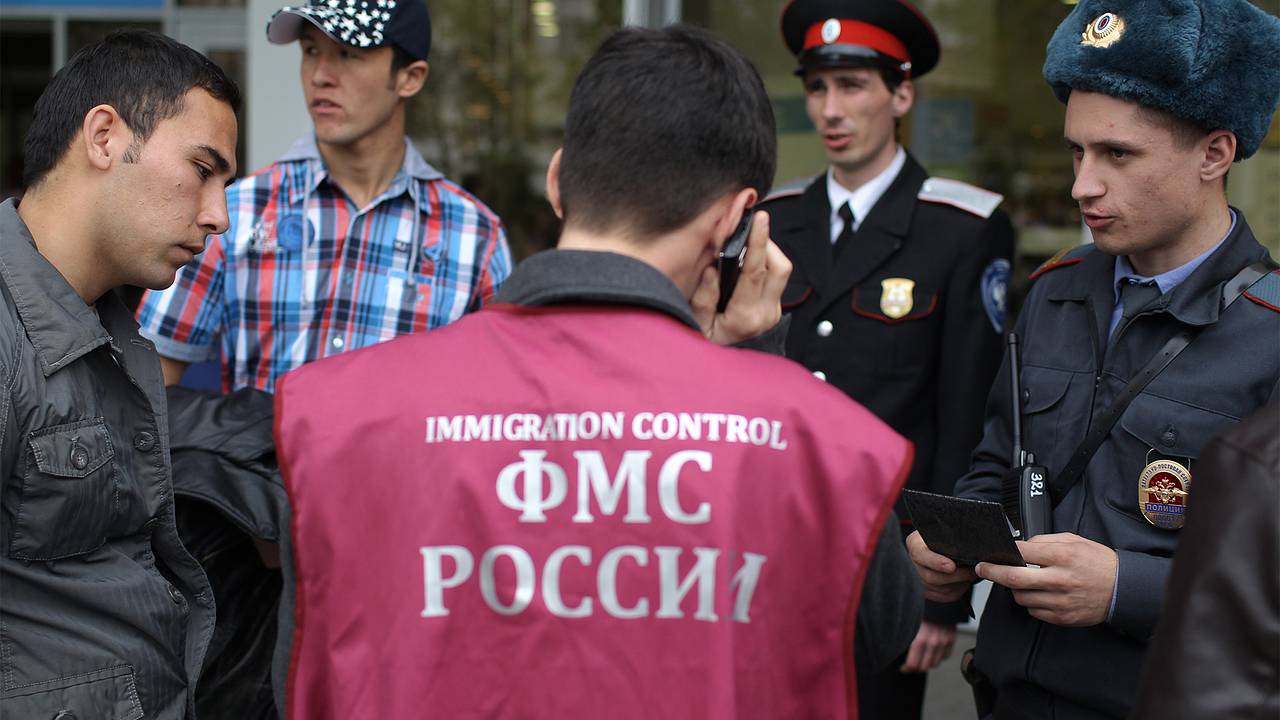 Раскрыто количество выдворенных в 2025 году из России мигрантов Раскрыто количество выдворенных в 2025 году из России мигрантов