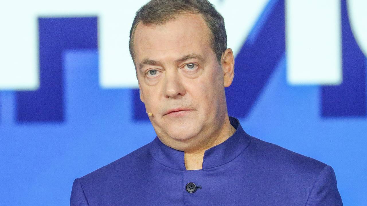 Медведев прокомментировал действия США в Венесуэле