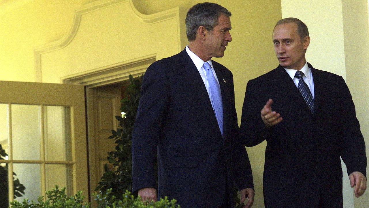 В США рассекретили стенограммы бесед Путина и Буша-младшего в 2001 году В США рассекретили стенограммы бесед Путина и Буша-младшего в 2001 году